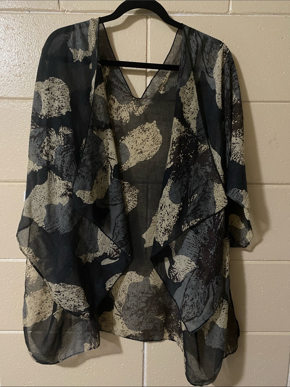 Sheer Floral-Print Women's kimono in Black and Cream